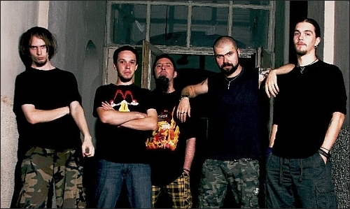 Urmareste noul videoclip Negative Core Project